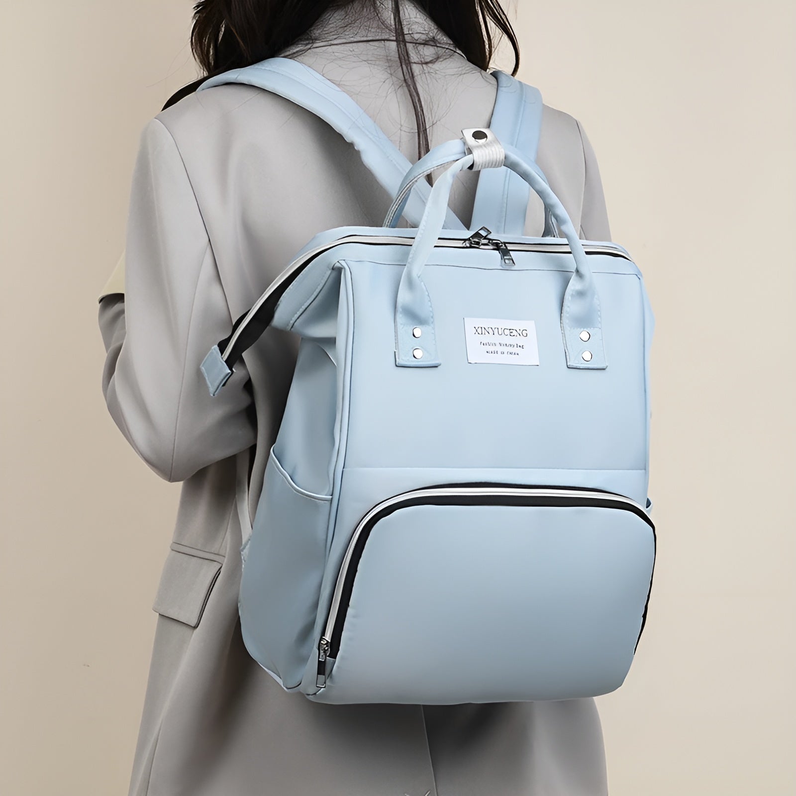 Lightweight_diaper_bag_for_moms_and_dads__Blue