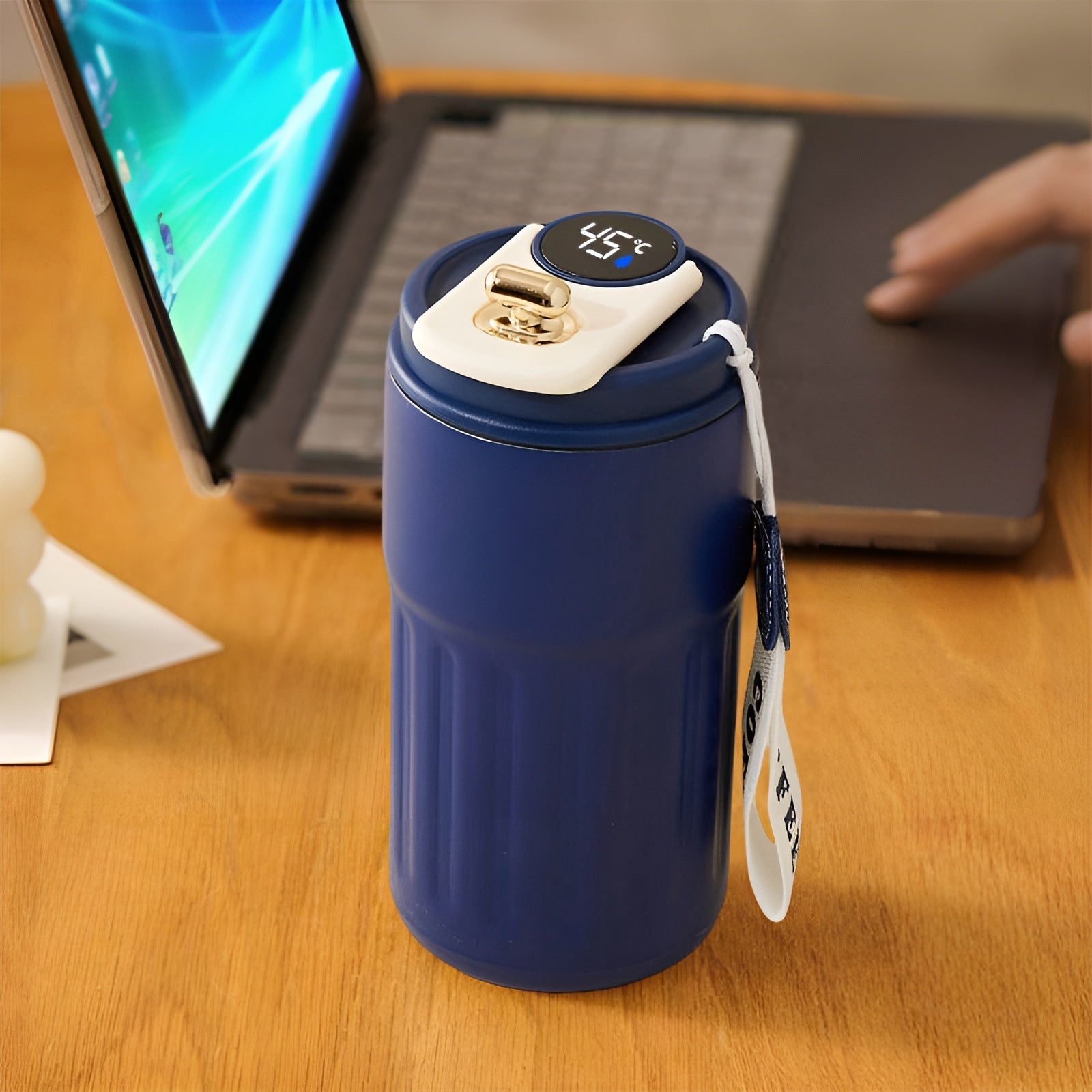 Smart coffee mug with temperature indicator__Blue