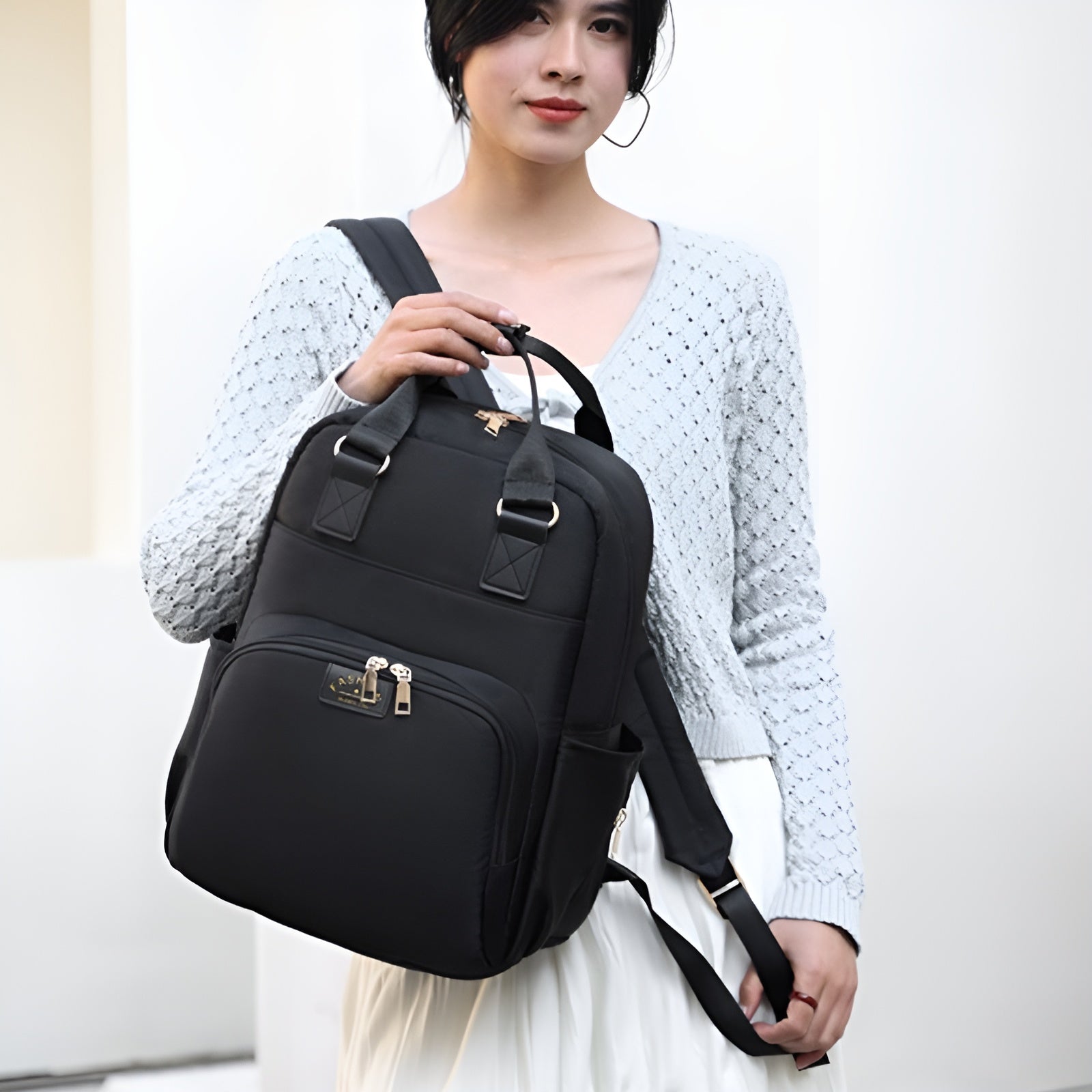 Trendy_diaper_bag_for_newborn_baby_care_and_travel__Black