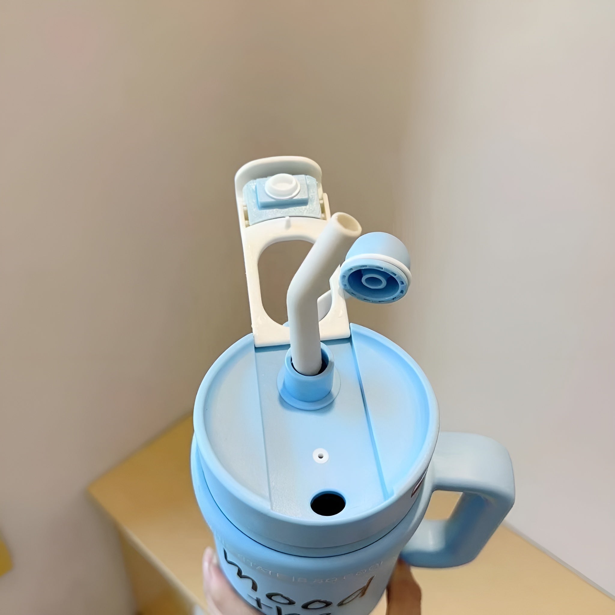 travel tumbler with straw lid
__Blue